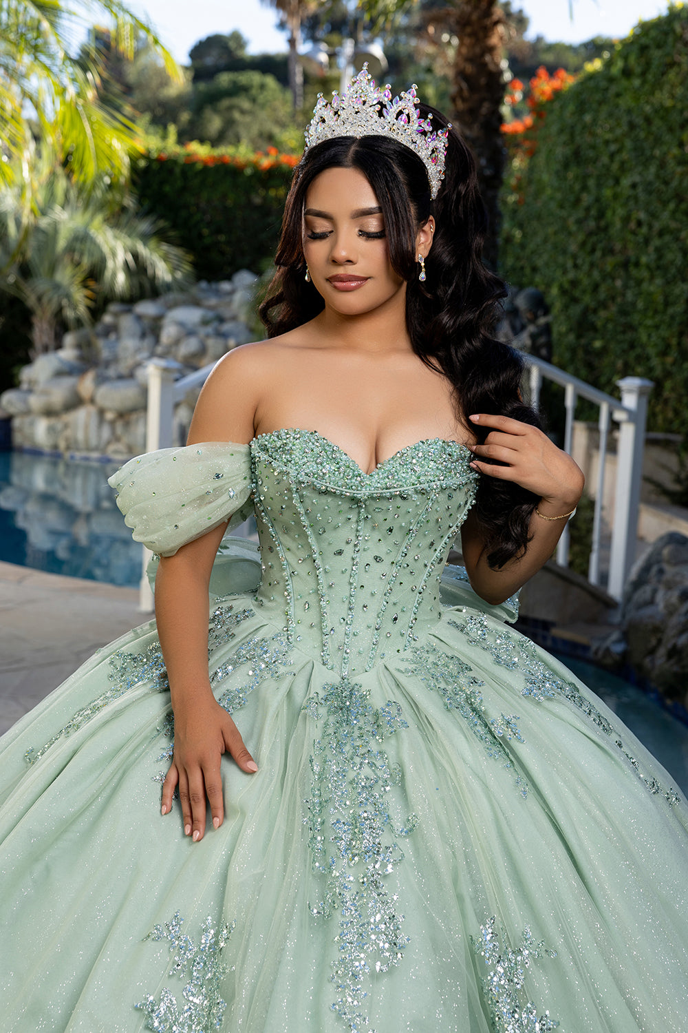 Vestido de gala de quinceañera con escote corazón, corsé con cuentas y tirantes finos LK287