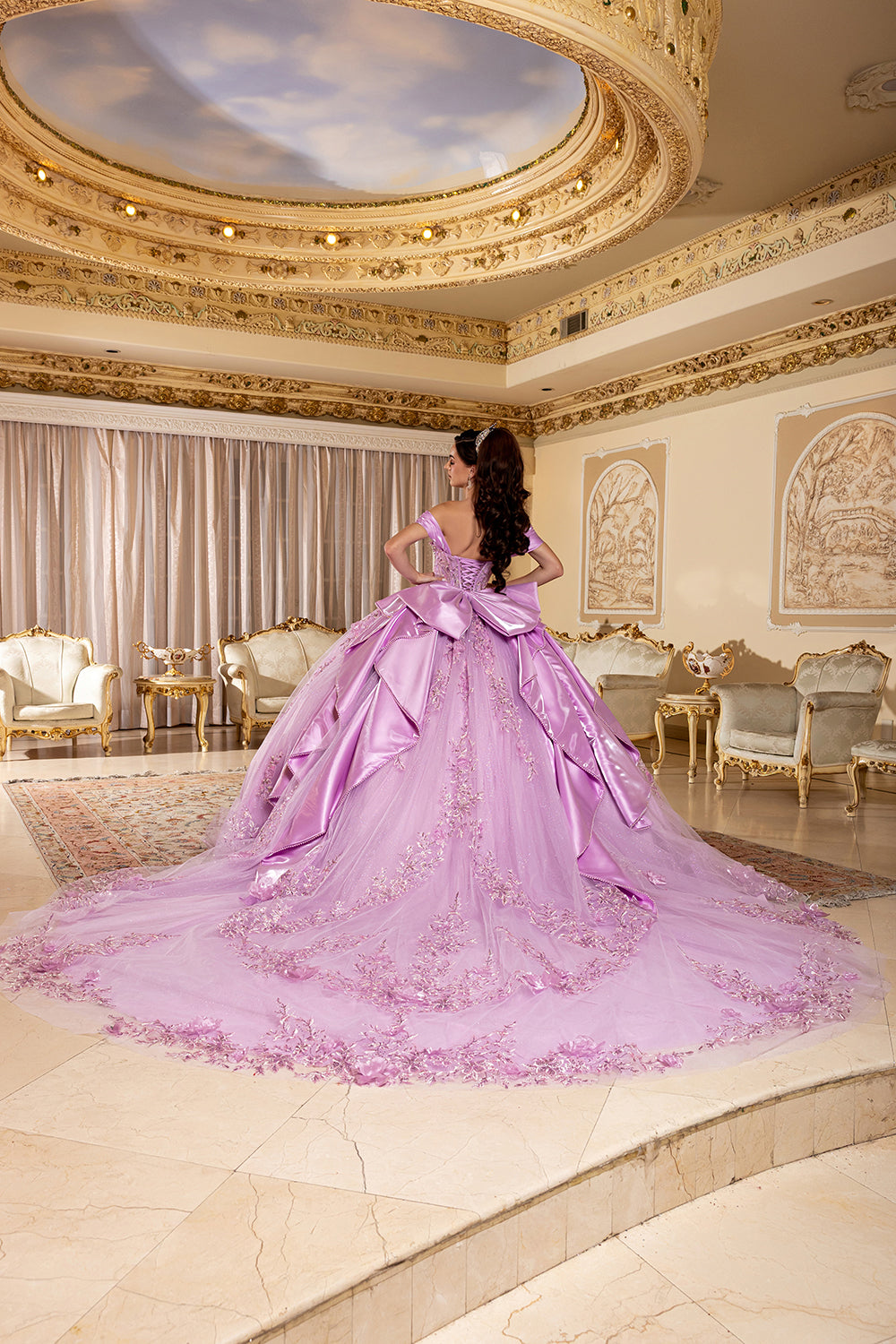 Vestido de Gala de Quinceañera con Hombros Descubiertos y Escote Corazón Floral LK305
