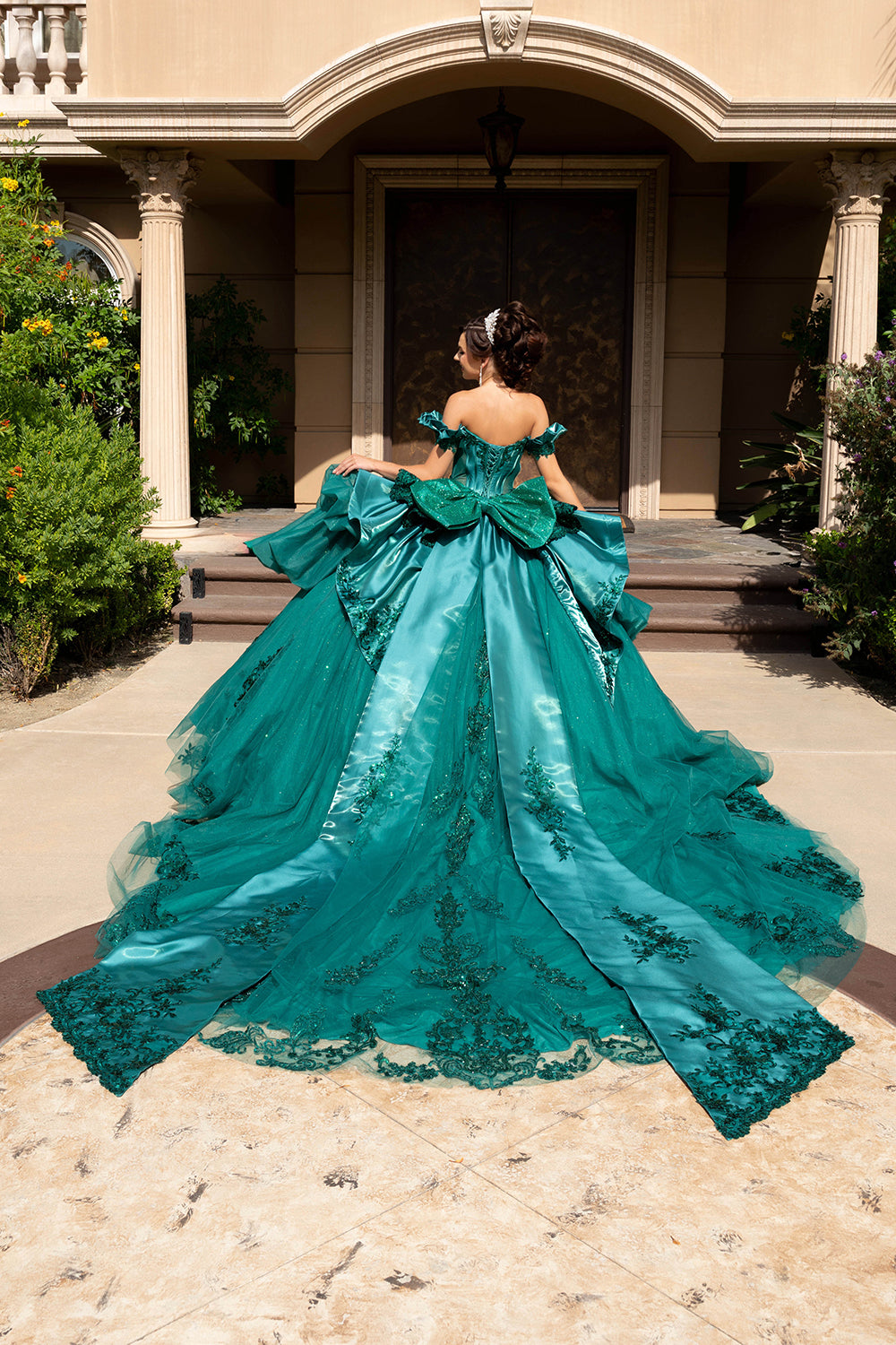 Vestido de Gala de Quinceañera con Corsé de Cuentas de Cristal LK307 con Hombros Descubiertos y Escote Corazón