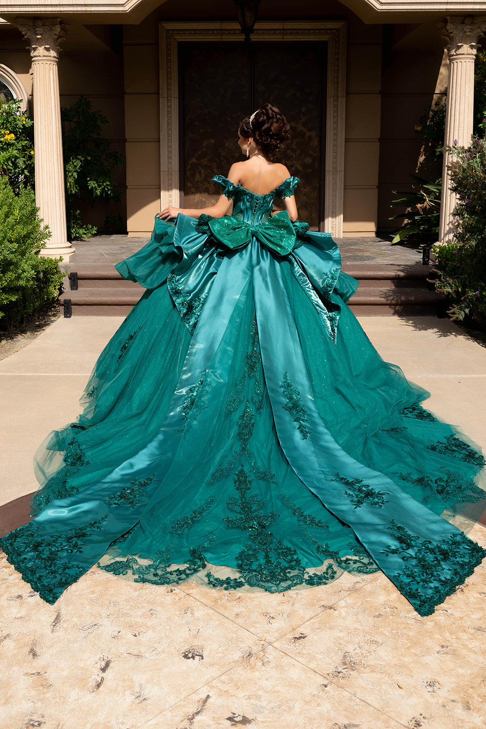 Vestido de Gala de Quinceañera con Corsé de Cuentas de Cristal LK307 con Hombros Descubiertos y Escote Corazón