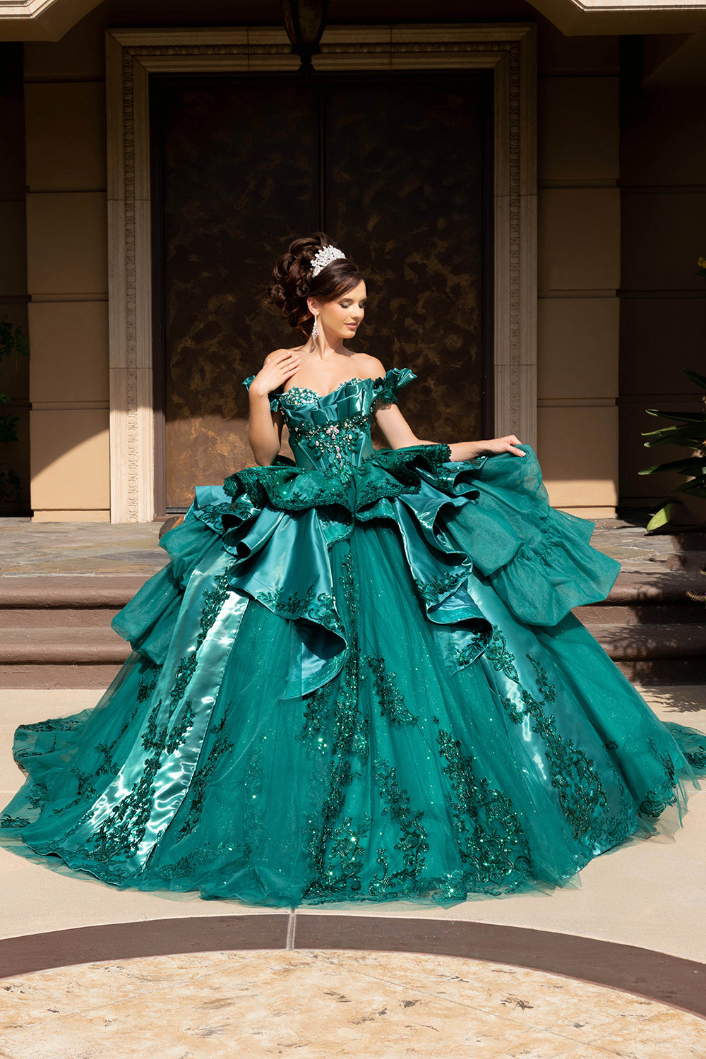 Vestido de Gala de Quinceañera con Corsé de Cuentas de Cristal LK307 con Hombros Descubiertos y Escote Corazón
