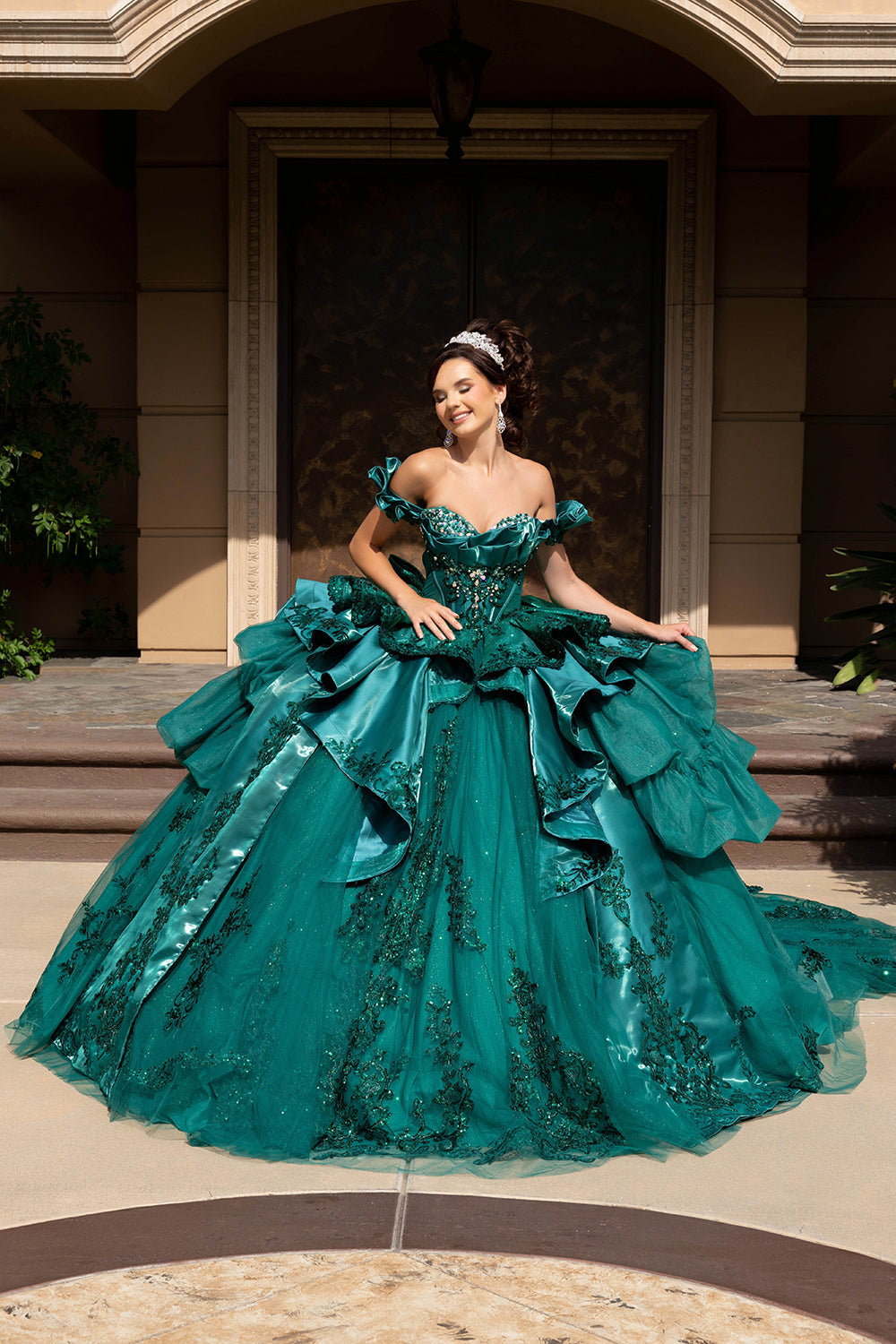 Vestido de Gala de Quinceañera con Corsé de Cuentas de Cristal LK307 con Hombros Descubiertos y Escote Corazón