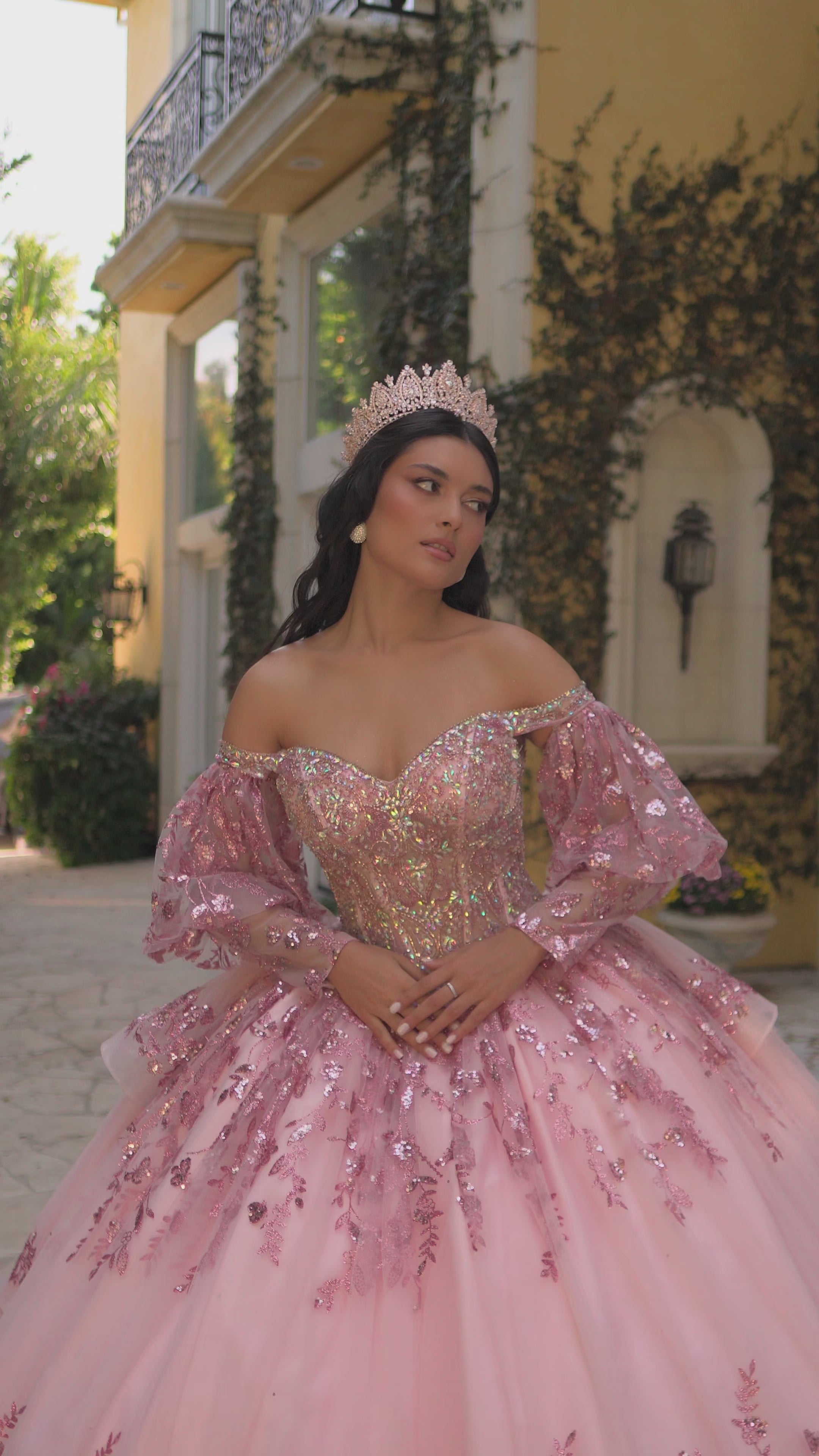 Vestido de gala de Quinceañera LK261 bordado, de manga larga, con escote Bardot y corazón